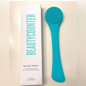 Beautycounter Reflect Effect 3-in-1
Facial Tool.. NIB.. never been used..